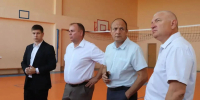 «Все вопросы должны решаться оперативно»: глава Динского района проверил подготовку социальных объектов в поселке Южном к новому учебному году - Газета Трибуна