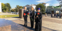 В Таганроге проходят церемонии возложения цветов к воинским мемориалам и братским могилам - Газета Таганрогская правда