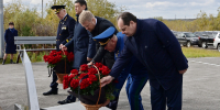 Ростислав Гольдштейн возложил цветы к мемориалу памяти шахтёров и горноспасателей шахты "Северная" - ИА Комиинформ