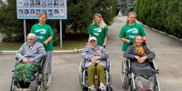 Учащиеся медколледжа помогли персоналу и пациентам учреждения «Долголетие» - LipetskNews.Ru