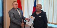 Колымчанин получил медаль от МЧС за борьбу с большим пожаром в селе Гарманда - Газета Магаданская правда