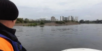 В Красноярске спасатели ищут упавшего в Енисей в центре города парня - Комсомольская Правда