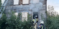 На Московском тракте в Томске горел расселенный дом - Комсомольская Правда