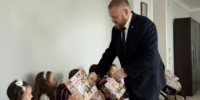Будущие первоклассники получили подарки от главы Орска - Город Орск