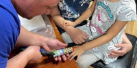 На Орловщине у маленькой девочки застрял палец в калейдоскопе - Орловский Вестник