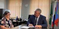 Глава района-секретарь местного отделения партии «Единая Россия» Сергей Кондратенко провел личный прием граждан. - Гиагинский район