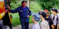 Урок безопасности: будущие первоклассники города Арсеньева примерили боевую одежду огнеборцев МЧС России - МЧС по Приморскому краю