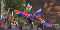 Жители Ладушкина отметили день рождения города, не обращая внимания на непогоду - Калининградская ГТРК
