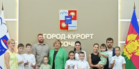 В Сочи детям участников СВО вручили 500 сертификатов на приобретение канцелярских товаров к школе - Администрация г. Сочи