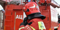 В Мурманске поздно вечером огнеборцы тушили мусор - Мурманский вестник