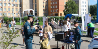 Специалисты испытательной пожарной лаборатории приняли участие в детском мероприятии - МЧС Республики Хакасия