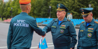 Курсантам первого курса вручили оранжевые береты МЧС России - Академия МЧС