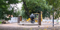 Памятник Кириллу Лаврову доставили в Ораниенбаумский садфото - Комсомольская правда