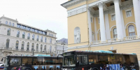 В Петербурге пять автобусов маршрута №7 оформили изображениями спектаклей и афиш - Петербургский дневник