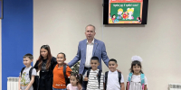 Игорь Седов вручил школьные рюкзаки будущим первоклассникам Трусовского района - Городская Дума