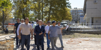В поселке Энем продолжается благоустройство площади Дружбы - Газета Маяк