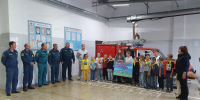Юные жители Сарапула познакомились с работой пожарных в рамках летних экскурсий - ГУ МЧС Удмуртии