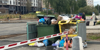 Жители Сыктывкара устроили свалку на Первомайской из-за перекрытия проезда к контейнерам - Pg11.Ru