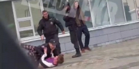 В Екатеринбурге возле торгового центра силовики задержали мужчинувидео - КП Екатеринбург