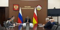 Сергей Меняйло встретился с представителями Союза художников Северной Осетии - Администрация РСО-А