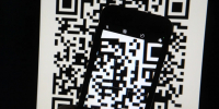 На улицах начали раздавать странные QR-коды. Они опасны | Источник: Сергей Коньков / FONTANKA.RU - 76.Ru