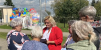 Депутат на празднике поселка Обухово - КПРФ