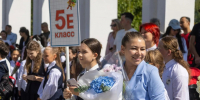 Валерий Лимаренко посетил праздничную линейку в школе №6 Южно-Сахалинска - SakhalinMedia.Ru