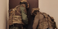 Появились кадры работы СОБР на задержании сахалинца, взявшего заложницу - News.Astv.Ru