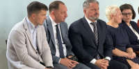 Фото: Министерство спорта Алтайского края / Константин Гарбуз, Николай Пантелеев, Михаил Панфилов и руководство школы фото - Алтайская правда