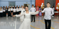 В Артёмовском колледже сервиса и дизайна прошла торжественная линейка, посвященная новому учебному году - Дума городского округа