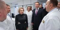 Валентина Матвиенко и Виталий Хоценко посетили Госпиталь для ветеранов войн в Омске - Вечерний Омск