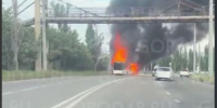 Пассажирский автобус загорелся на съезде с Октябрьского моста - МОЁ! Липецк