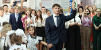 Волгодонск  встретил 1 сентября: Дмитрий Вельможко поздравил учеников и педагогов одной из старейших школ города - Bloknot-Volgodonsk.Ru