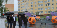 Дмитрий Братыненко оценил новую инклюзивную детскую площадку в Усинске - Правительство
