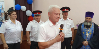 Сегодня председатель Совета Ейского района Олег Вяткин стал участником праздничной линейки в основной общеобразовательной школе №5 казачьей направленности - Администрация Ейского района