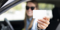 woman-holding-credit-card.jpg - Gorod3466.Ru