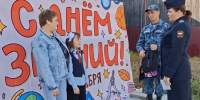 Вручение ранца кадр из видео - ChitaMedia