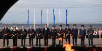 Офицеры Росгвардии, ученики подшефного класса и ветераны службы почтили память участников Северных конвоев в Архангельске - Росгвардия