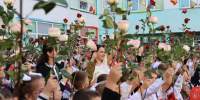 В школах по всей Туле прошли праздничные линейки ко Дню знаний. Фоторепортаж - ИА Тульская пресса.Ru