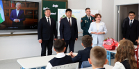Офицер Росгвардии поздравил школьников Уфы с Днем знаний в новой школе микрорайона Кузнецовский Затон - Росгвардия