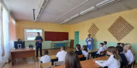 В День знаний сотрудники Госавтоинспекции напомнили школьникам о дорожной безопасности - Сетевое издание Петровские вести