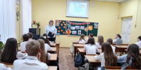 1 сентября для обучающихся СОШ № 8 сотрудником библиотеки № 8 был проведён классный час, посвящённый Дню солидарности в борьбе с терроризмом. - Администрация г. Клинцы