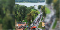 В Череповце около 1500 школьников и педагогов прошли по набережной - Город Че