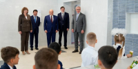 Михаил Мишустин и Андрей Воробьев поздравили с Днем знаний учащихся комплекса «Орбита» в Домодедово - MosRegToday.Ru