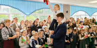 Самолётики для первоклашек и первый звонок: как курганский лицей встретил День знаний - Область 45