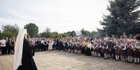 В первый день учебного года митрополит Амвросий совершил молебен и напутствовал учащихся Православной гимназии в Городне - Тверская епархия