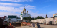 Кран, храм и котлован: в Барнауле начали строить бизнес-центр с фонтаном и зеленью - Сетевое издание Толк