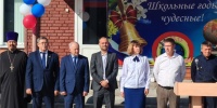 В День знаний священник принял участие в праздничной линейке в Красночетайской школе - Чебоксарско-Чувашская Епархия