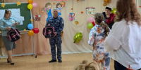 Росгвардейцы в Кузбассе продолжают помогать детям готовиться к школе - Росгвардия