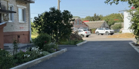 В городе Валуйки продолжается благоустройство дворовой территории многоквартирного дома по адресу ул. Курячего, 24/1. - Валуйский городской округ